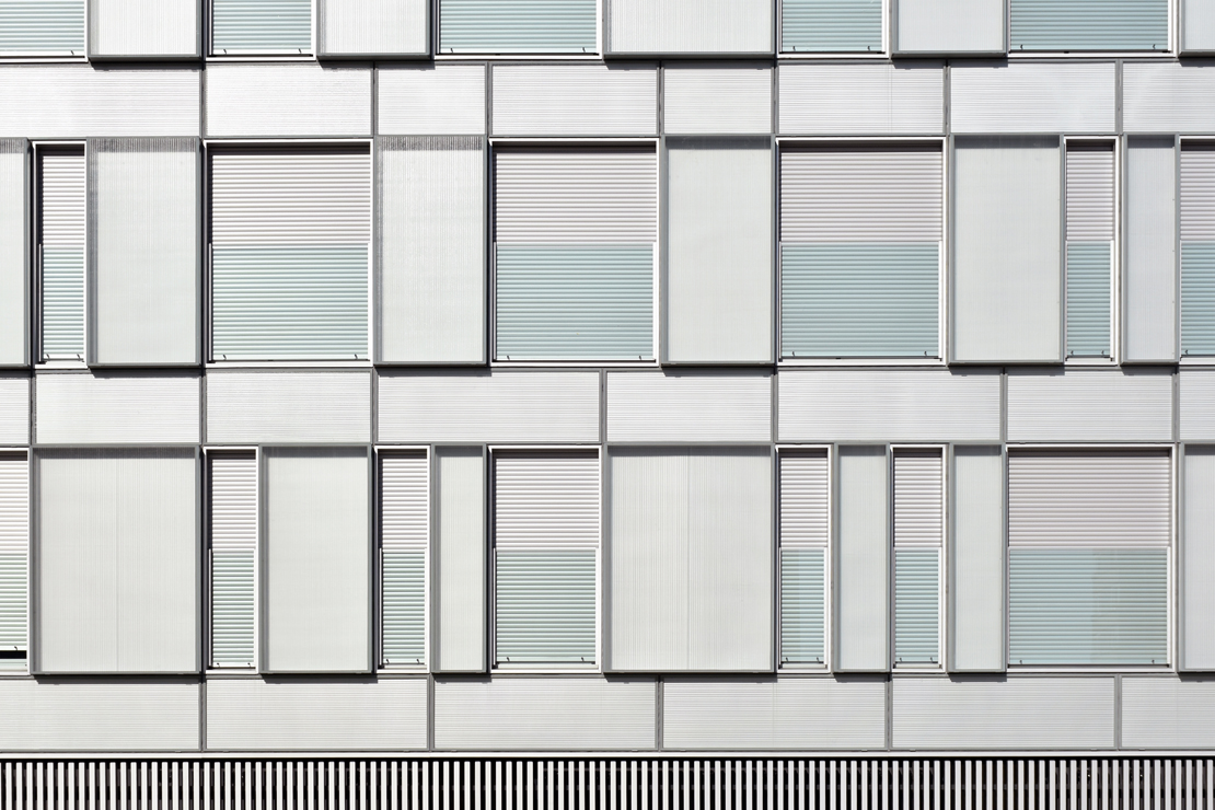 fachada-muro-cortina-cajas-vidrio-impreso-viviendas-torres-castilla-burgos-riventi (8)