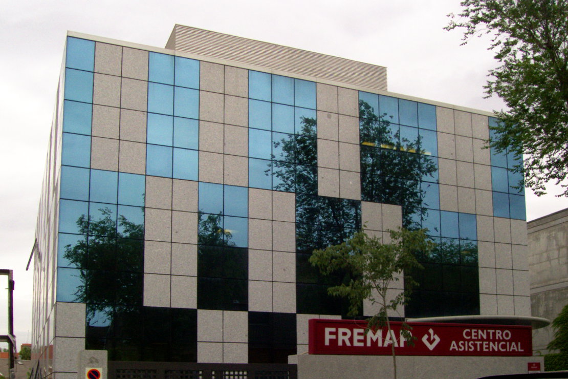 Fremap-Oficinas-Madrid-Riventi-murocortina-piedra-fachada-ventilada-02